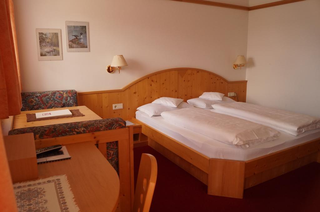 Hotel Laurin Tires Esterno foto