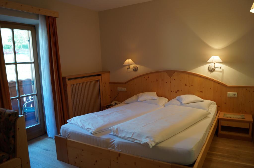 Hotel Laurin Tires Esterno foto