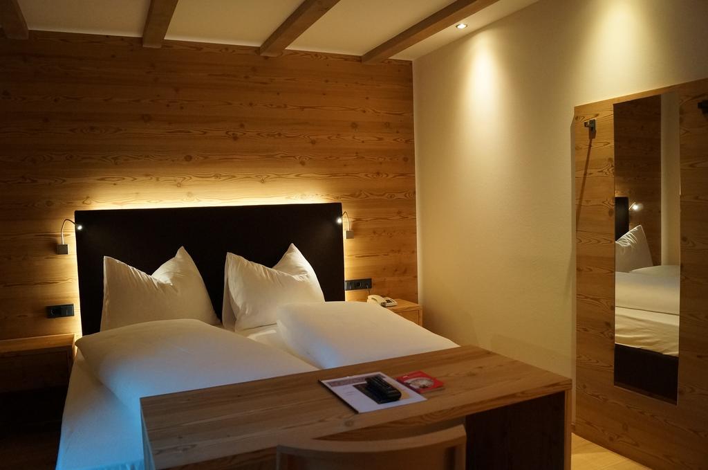 Hotel Laurin Tires Esterno foto